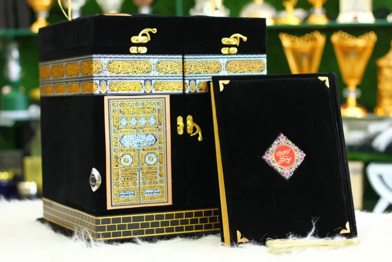 Khana Kaba 3D Model Kanzul Iman Al Quran | Rare Black Velvet Translated Edition with Khushbu & Rahel - Image 2