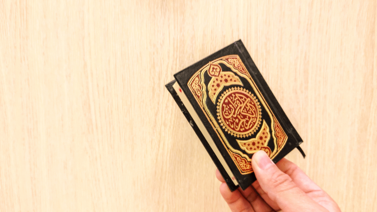Carry the Holy Quran everywhere – Pocket Quran & Yaseen Shareef, perfect for travel, Ramadan, and daily recitation. Available now at Quraan.pk.