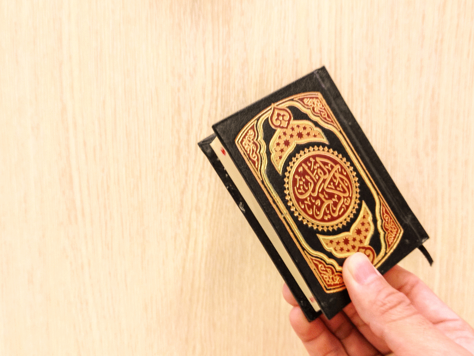Carry the Holy Quran everywhere – Pocket Quran & Yaseen Shareef, perfect for travel, Ramadan, and daily recitation. Available now at Quraan.pk.