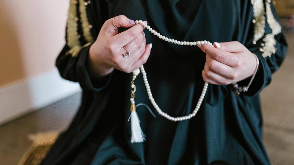 Roze mein ihtiyaat aur parhez, Nabi ﷺ ke farmanon ke mutabiq ibadat ka asal husn hai — quraan.pk