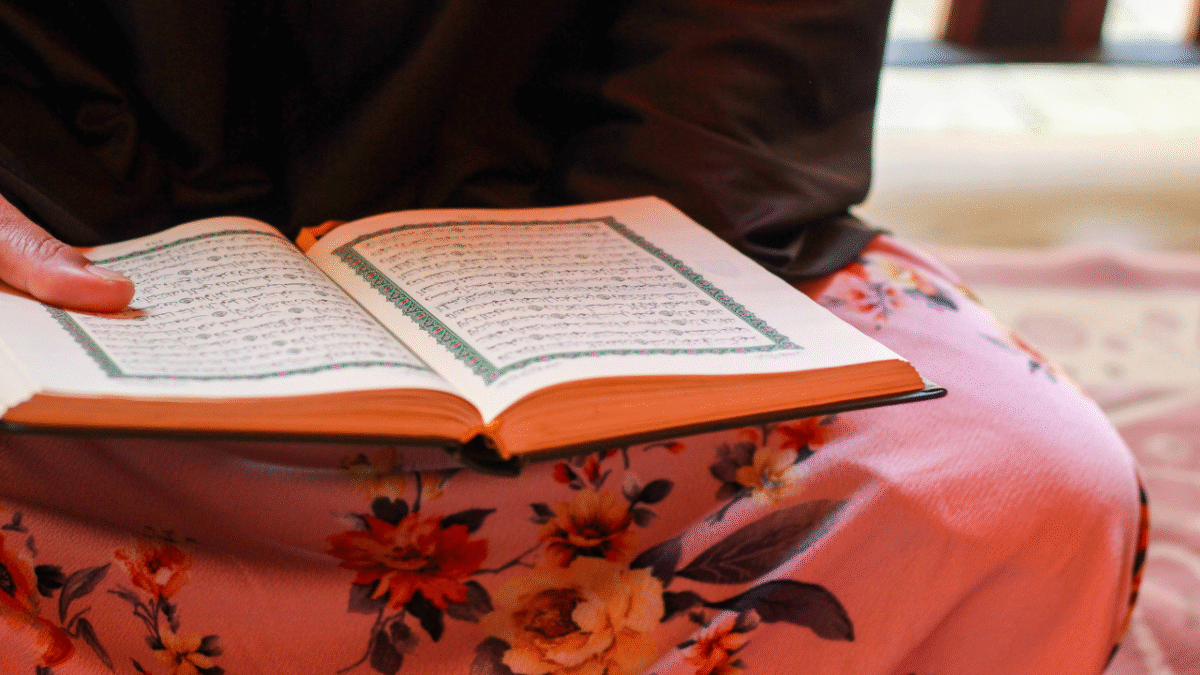 Experience easy and comfortable recitation with the Premium AlQuran 17 Lines – large font Mushaf by Quraan.pk.