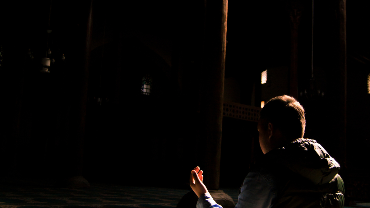 The 15th of Ramzan is a golden day of forgiveness and protection—raise your hands, cleanse your heart, and change your destiny with sincere duas.