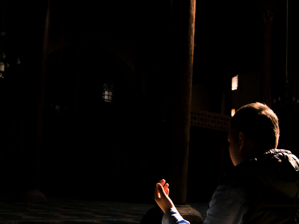 The 15th of Ramzan is a golden day of forgiveness and protection—raise your hands, cleanse your heart, and change your destiny with sincere duas.