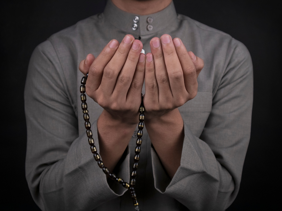 28th Ramzan—Seek acceptance, express gratitude, and hold tight to Allah’s mercy.